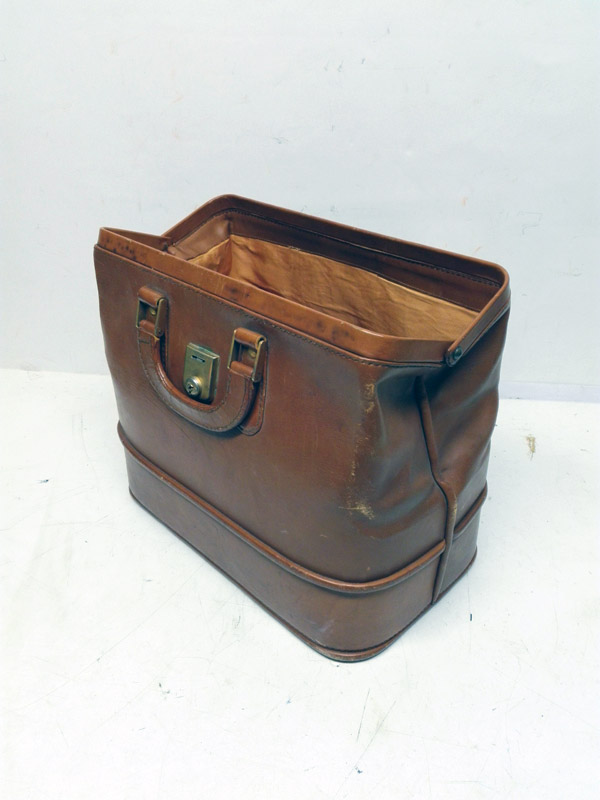 maletin medico piel 26x38x22 1u